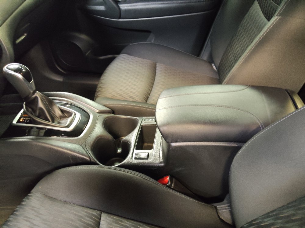 Used 2018 Nissan Rogue SV FWD image 26