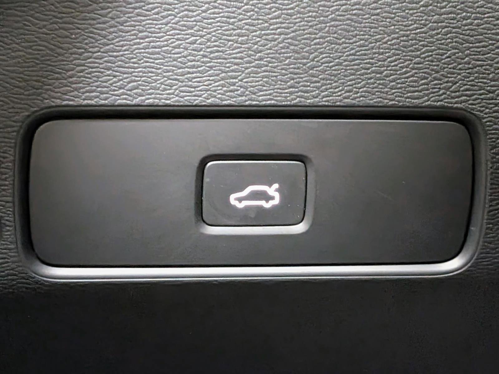 Used 2023 Volvo C40 P8 Recharge Ultimate AWD/4WD image 28