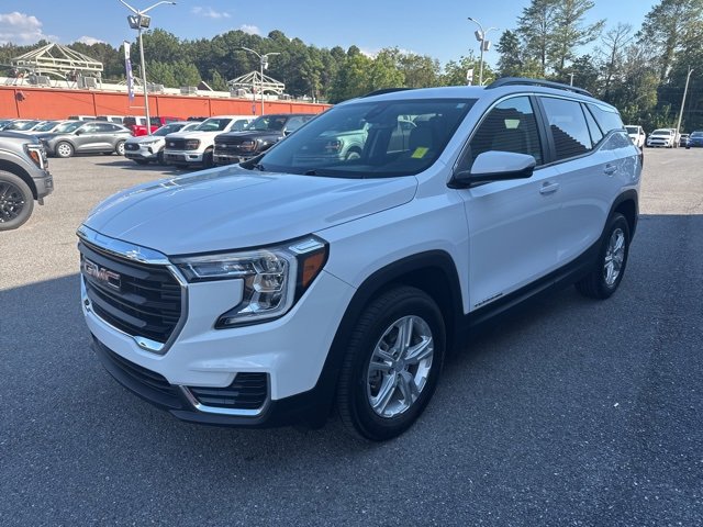 Used 2023 GMC Terrain SLE w/ Driver Convenience Package image 7