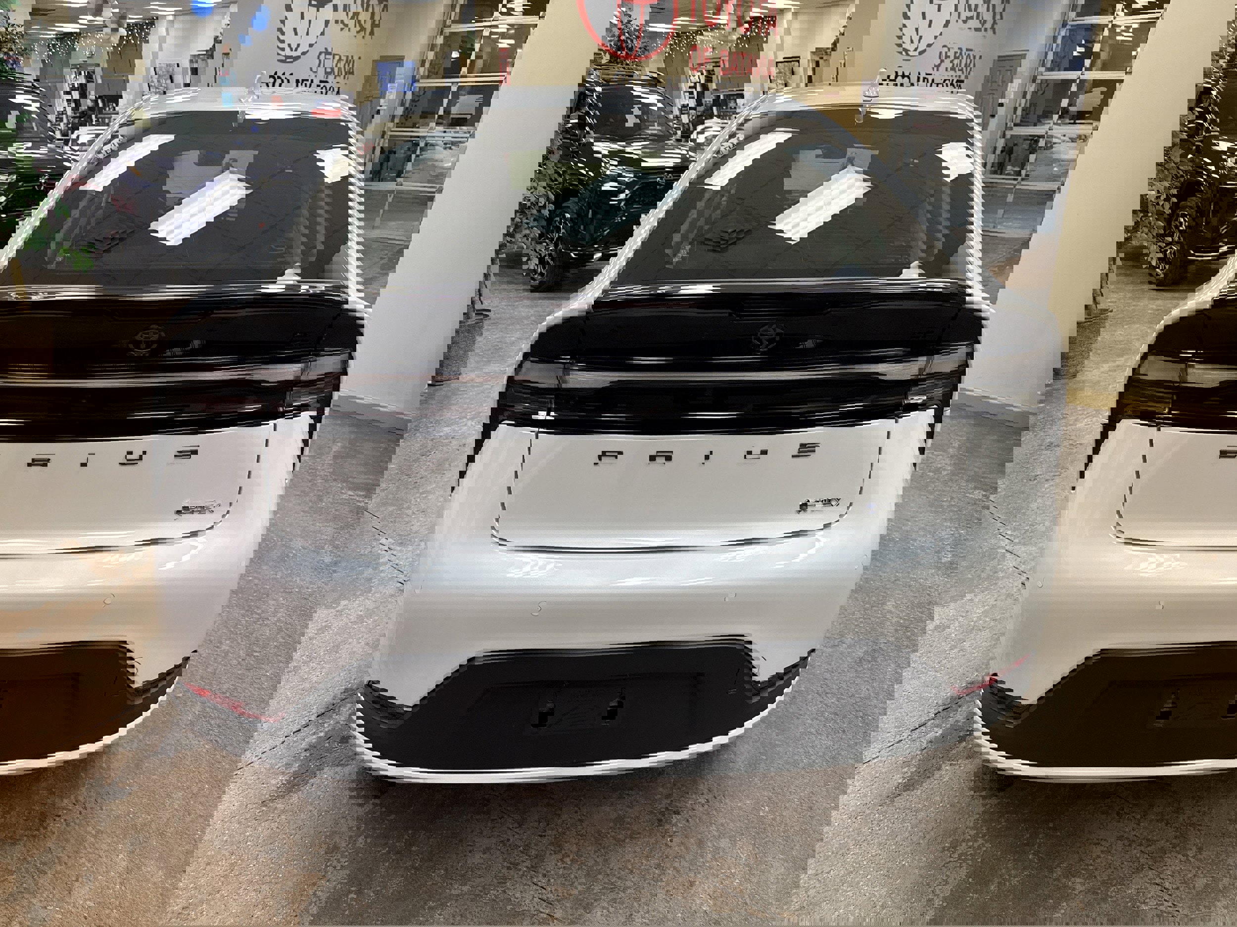 Used 2025 Toyota Prius SE image 9