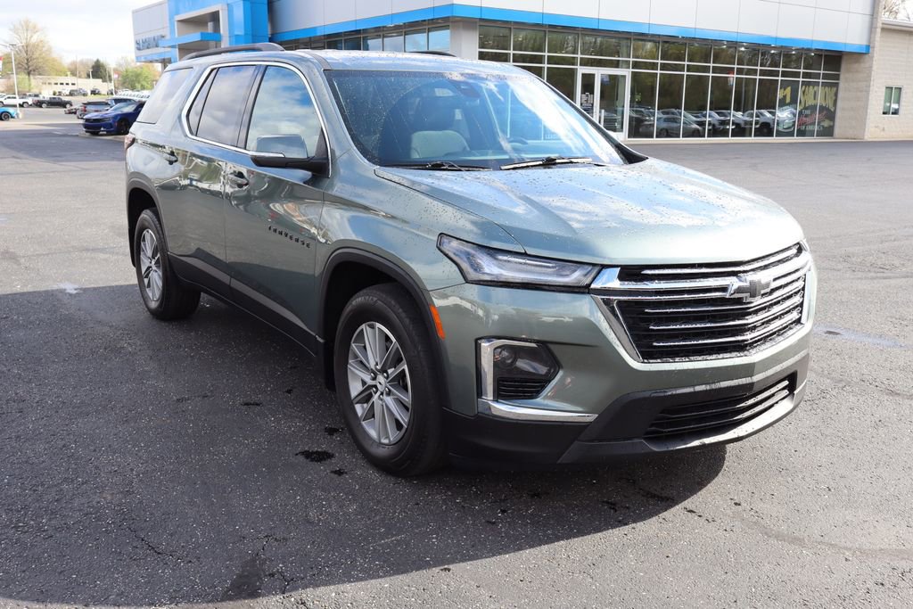 Used 2023 Chevrolet Traverse LT image 2