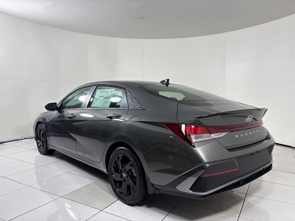New 2026 Hyundai Elantra SEL Sport FWD image 3