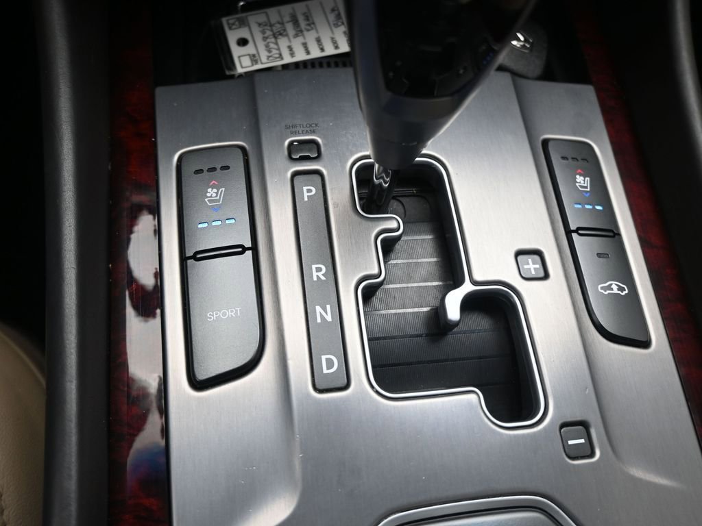 Used 2012 Hyundai Equus Signature image 18