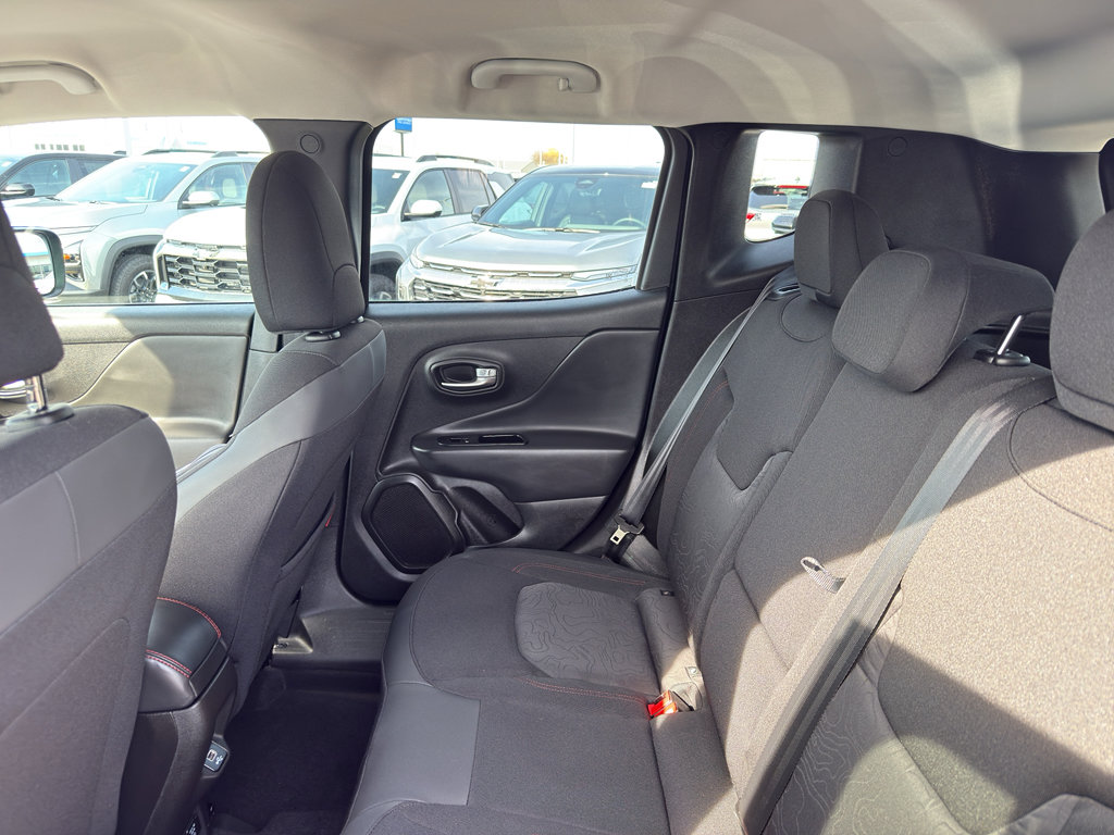 Used 2022 Jeep Renegade Trailhawk AWD/4WD image 32