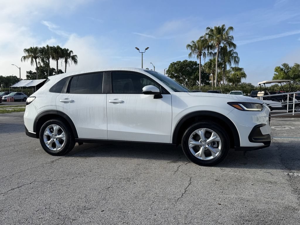 Used 2025 Honda HR-V LX image 2