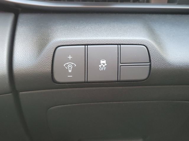 Used 2025 Hyundai Elantra Sport image 31