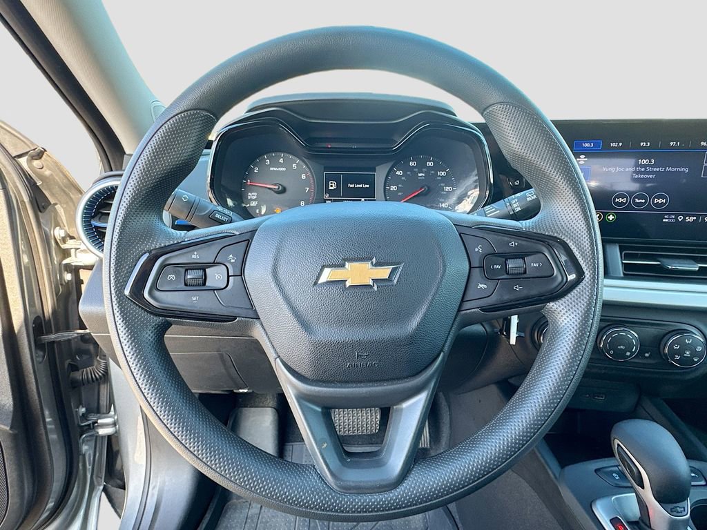 Used 2025 Chevrolet Trax LS w/ LS Convenience Package image 11