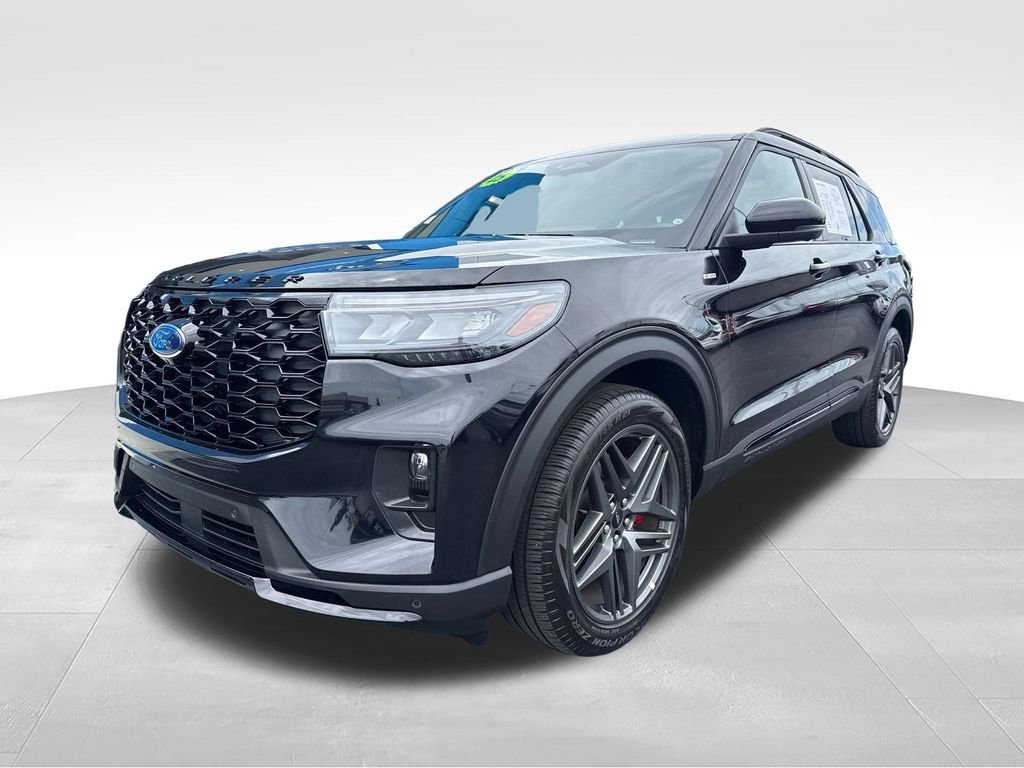 Used 2025 Ford Explorer ST-Line w/ ST-Line Street Pack AWD/4WD image 2
