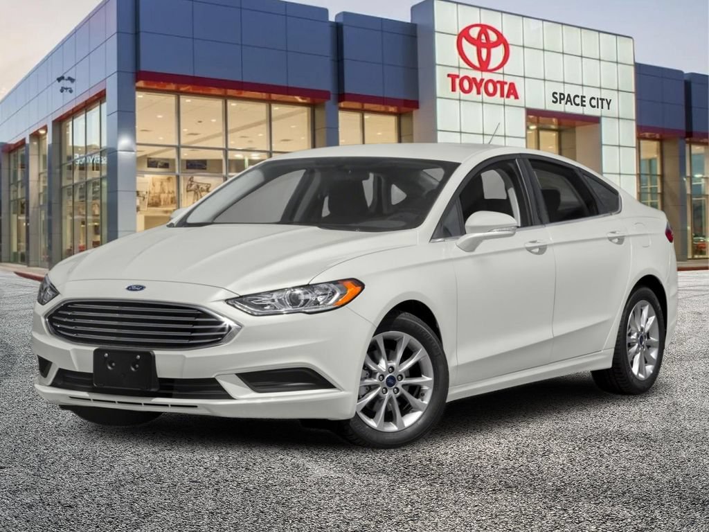 Used 2018 Ford Fusion SE w/ Fusion SE Technology Package FWD image 2