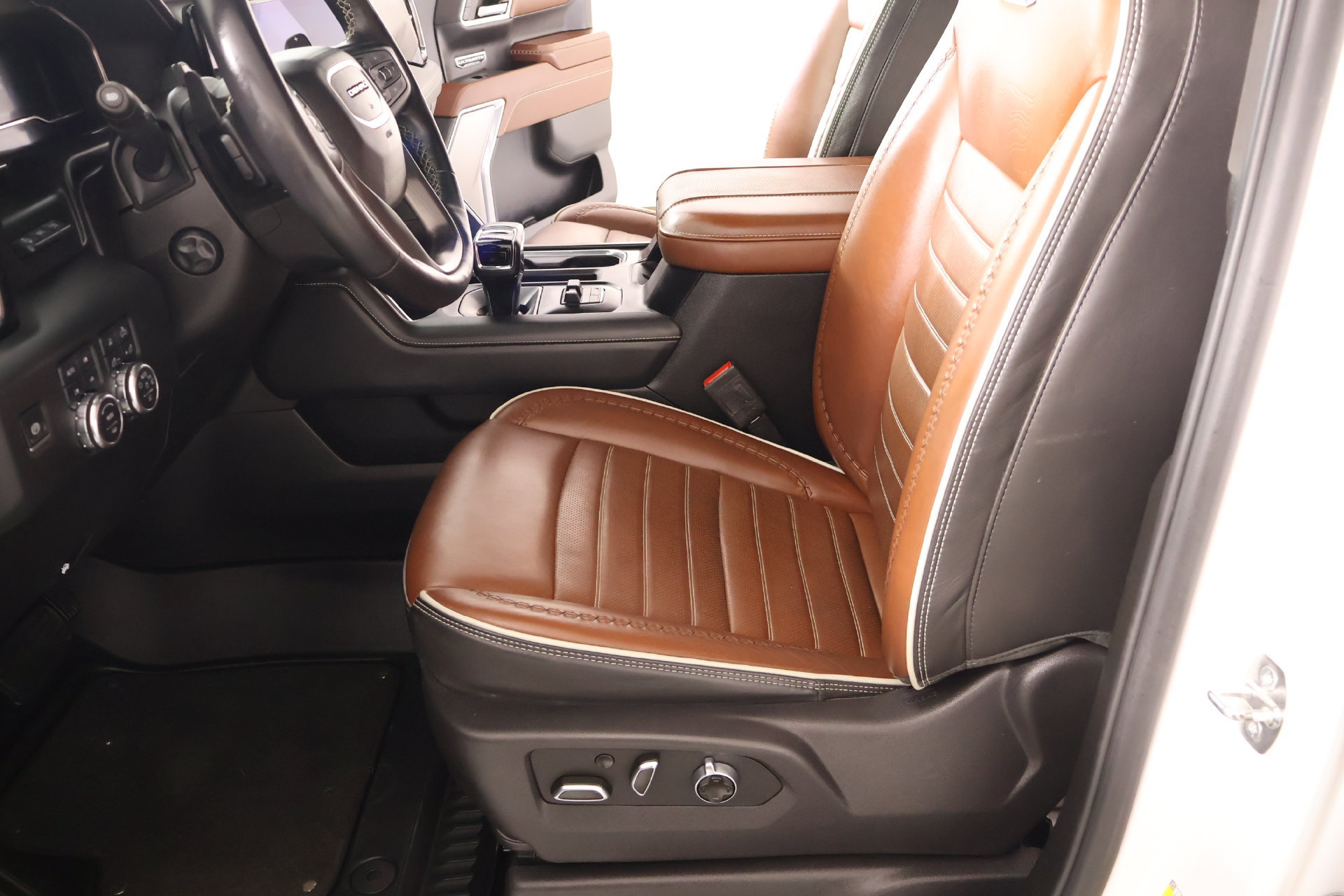 Used 2024 GMC Sierra 1500 Denali Ultimate AWD/4WD image 12