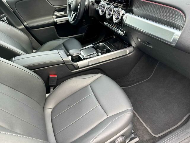 Used 2022 Mercedes-Benz EQB 300 4MATIC w/ Exclusive Package image 19