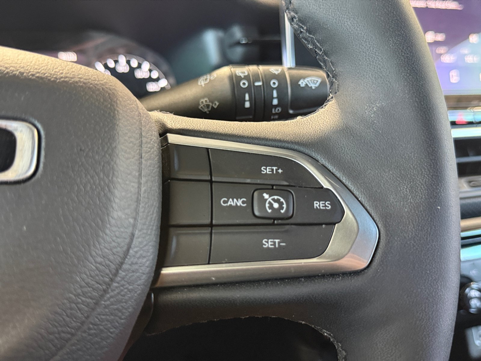 Used 2025 Jeep Compass Latitude w/ Altitude Special Edition AWD/4WD image 18