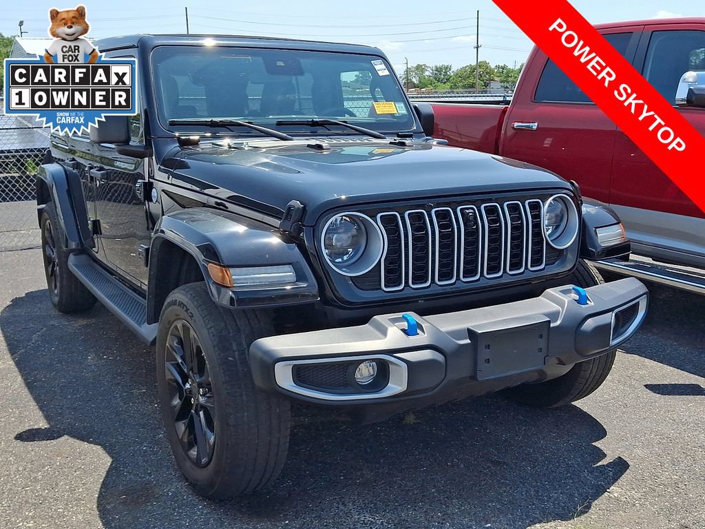 Used 2024 Jeep Wrangler Unlimited Sahara w/ Technology Group AWD/4WD image 3