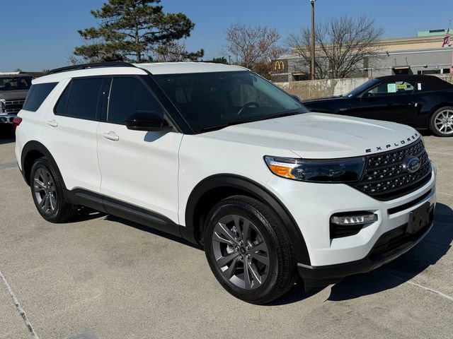 Used 2023 Ford Explorer XLT w/ Equipment Group 202A image 6