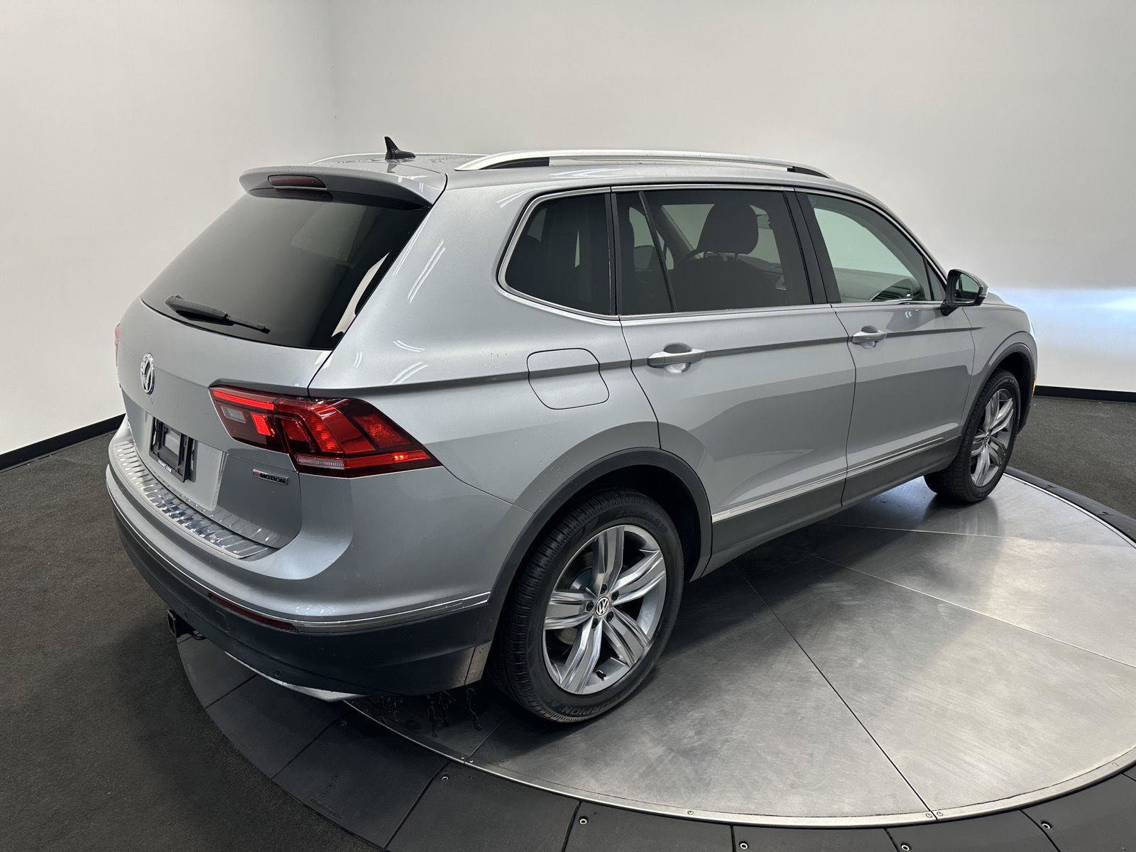 Used 2020 Volkswagen Tiguan SEL AWD/4WD image 7