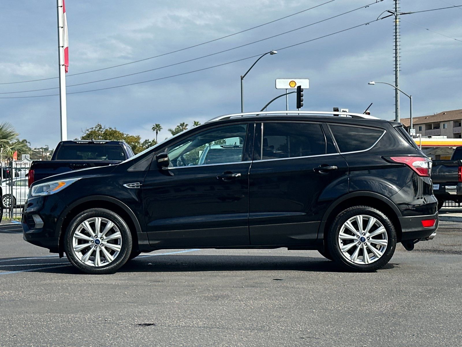 Used 2018 Ford Escape Titanium image 2