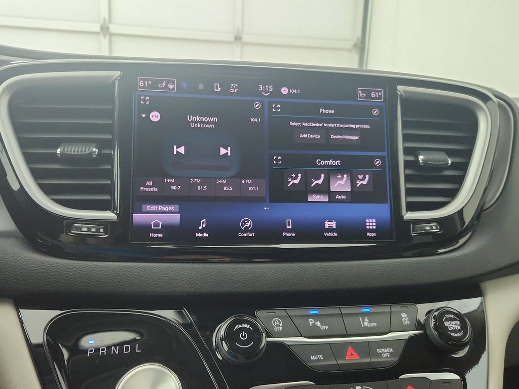 Used 2024 Chrysler Pacifica Touring-L FWD image 27