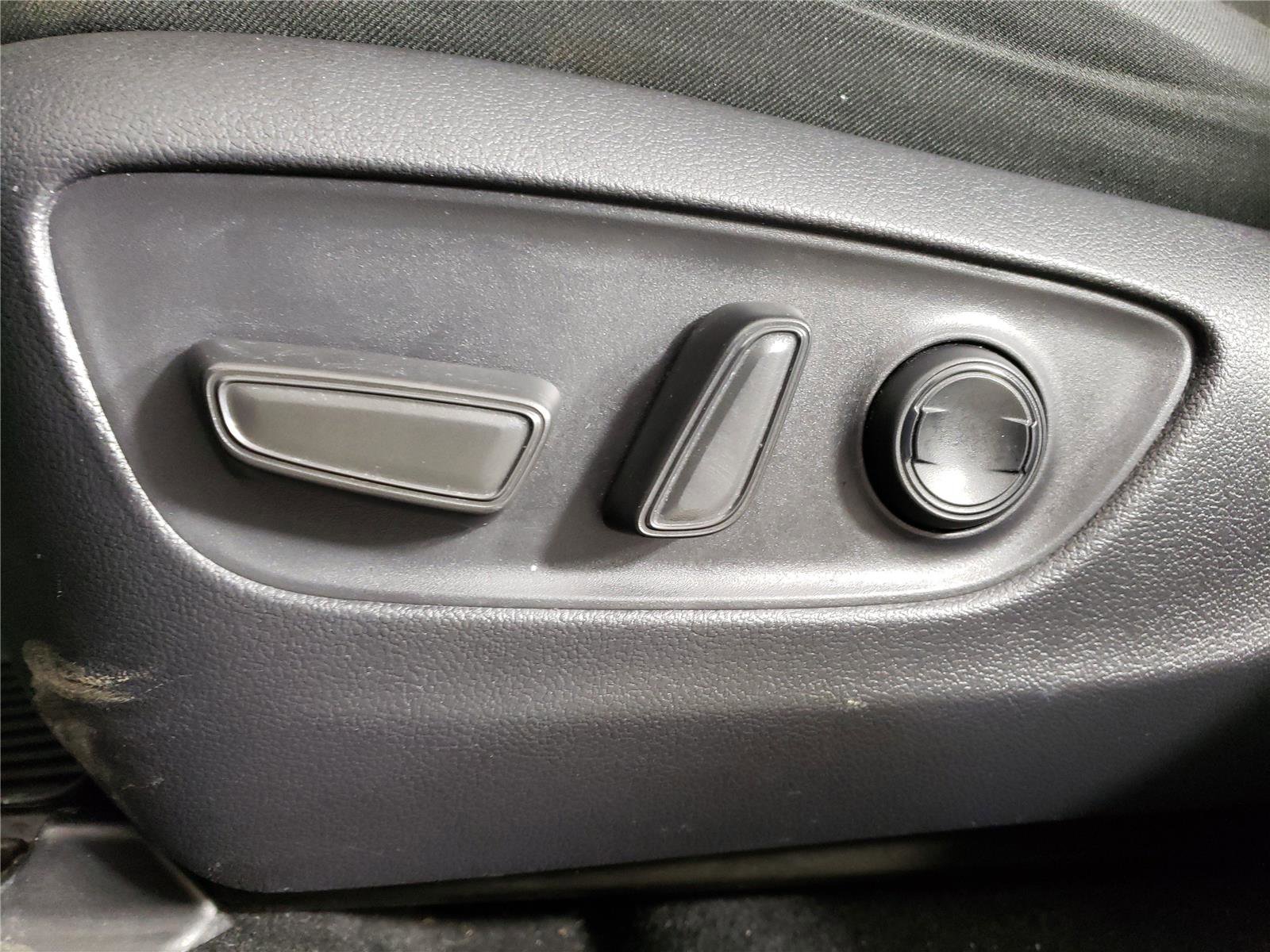 Used 2020 Toyota RAV4 XLE w/ XLE Grade Weather Package image 8