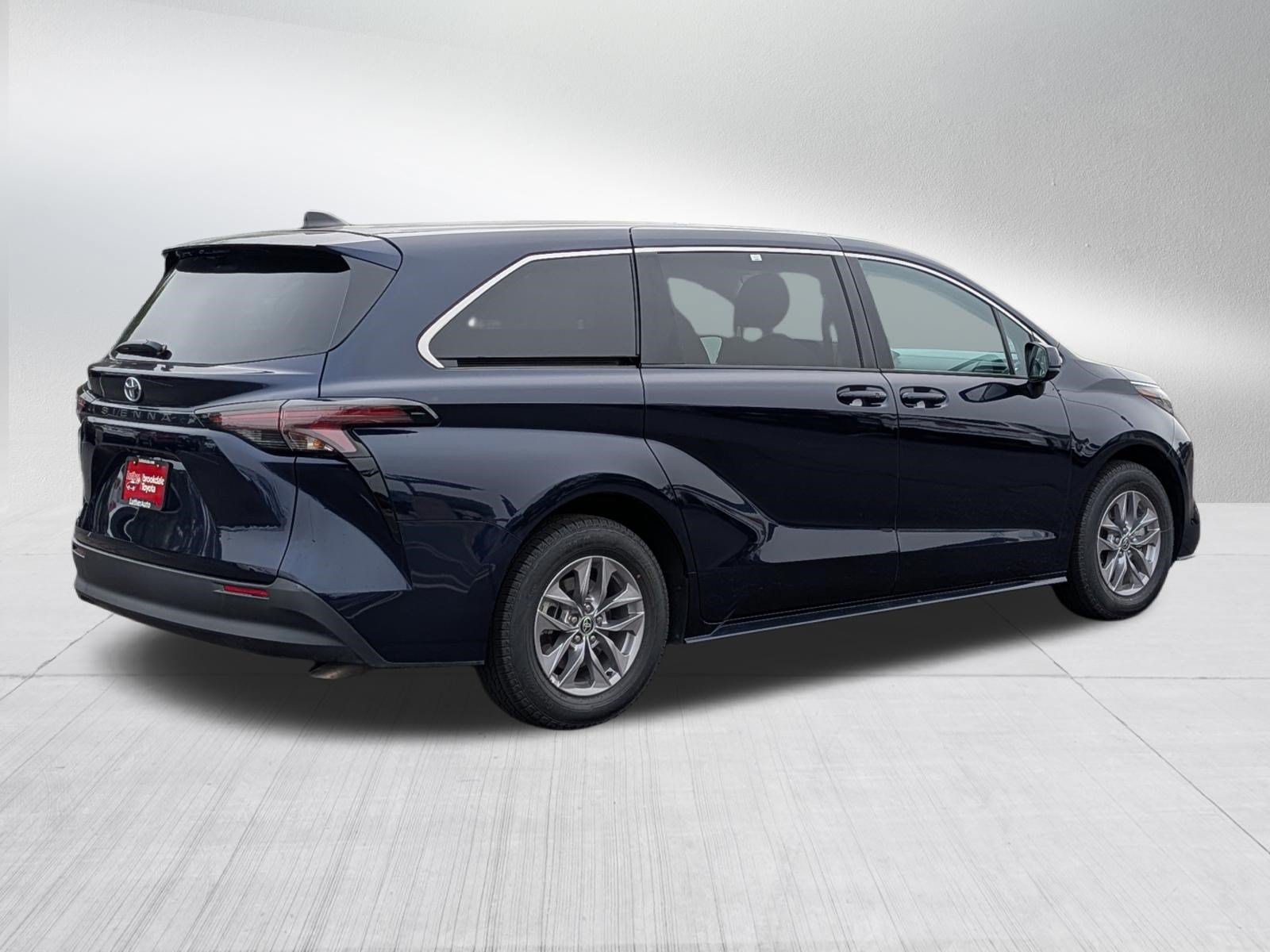 Certified 2026 Toyota Sienna LE FWD image 7