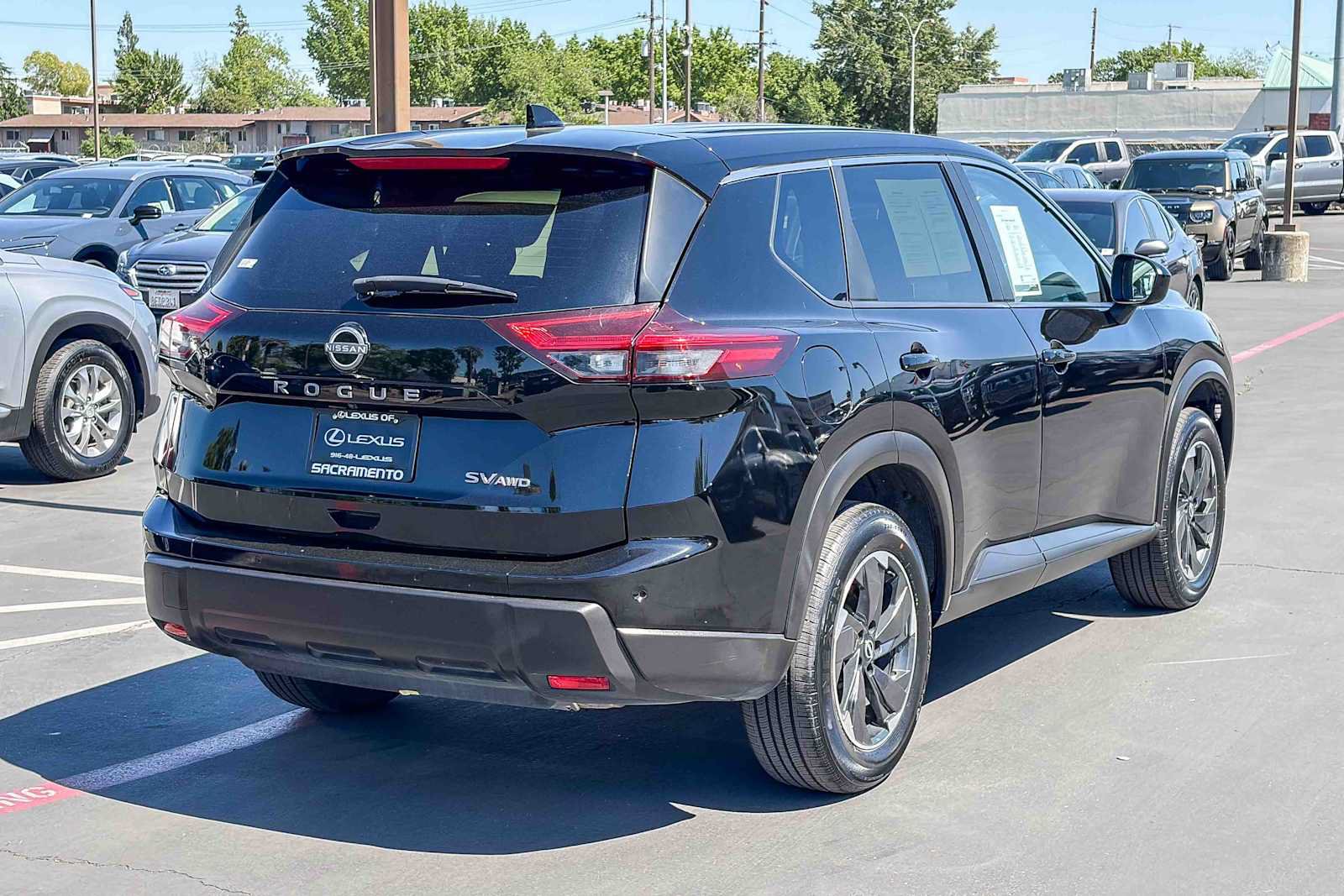 Used 2024 Nissan Rogue SV AWD/4WD image 3