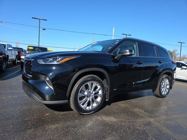 Used 2023 Toyota Highlander Limited image 3