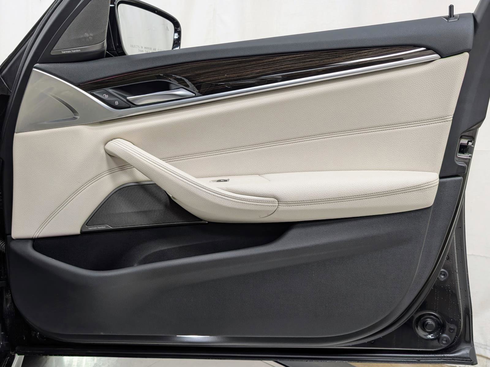 Used 2023 BMW 540i xDrive w/ M Sport Package image 22