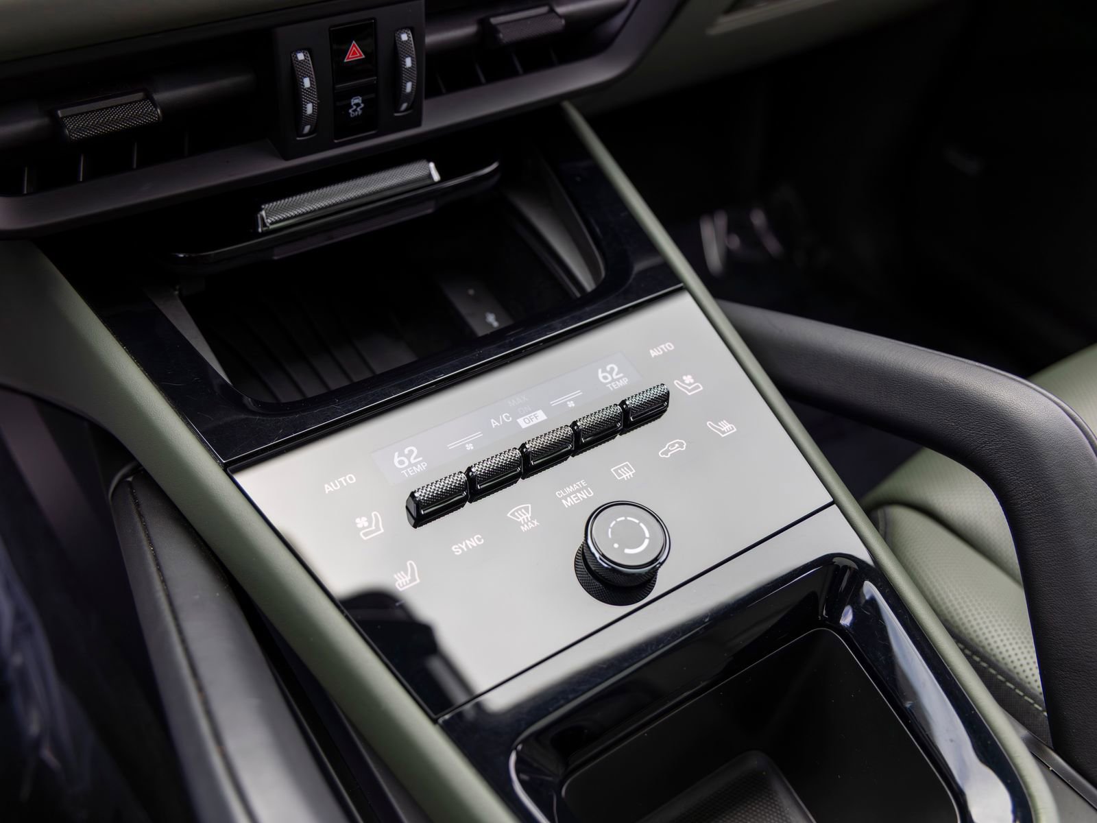 Certified 2024 Porsche Cayenne Coupe image 43