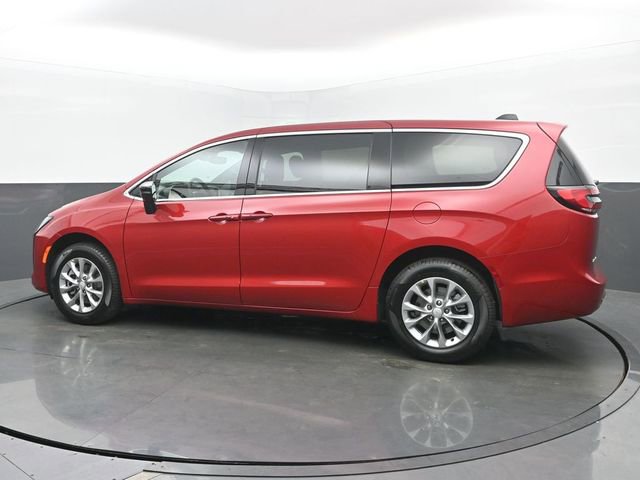 New 2027 Chrysler Pacifica Select AWD/4WD image 3