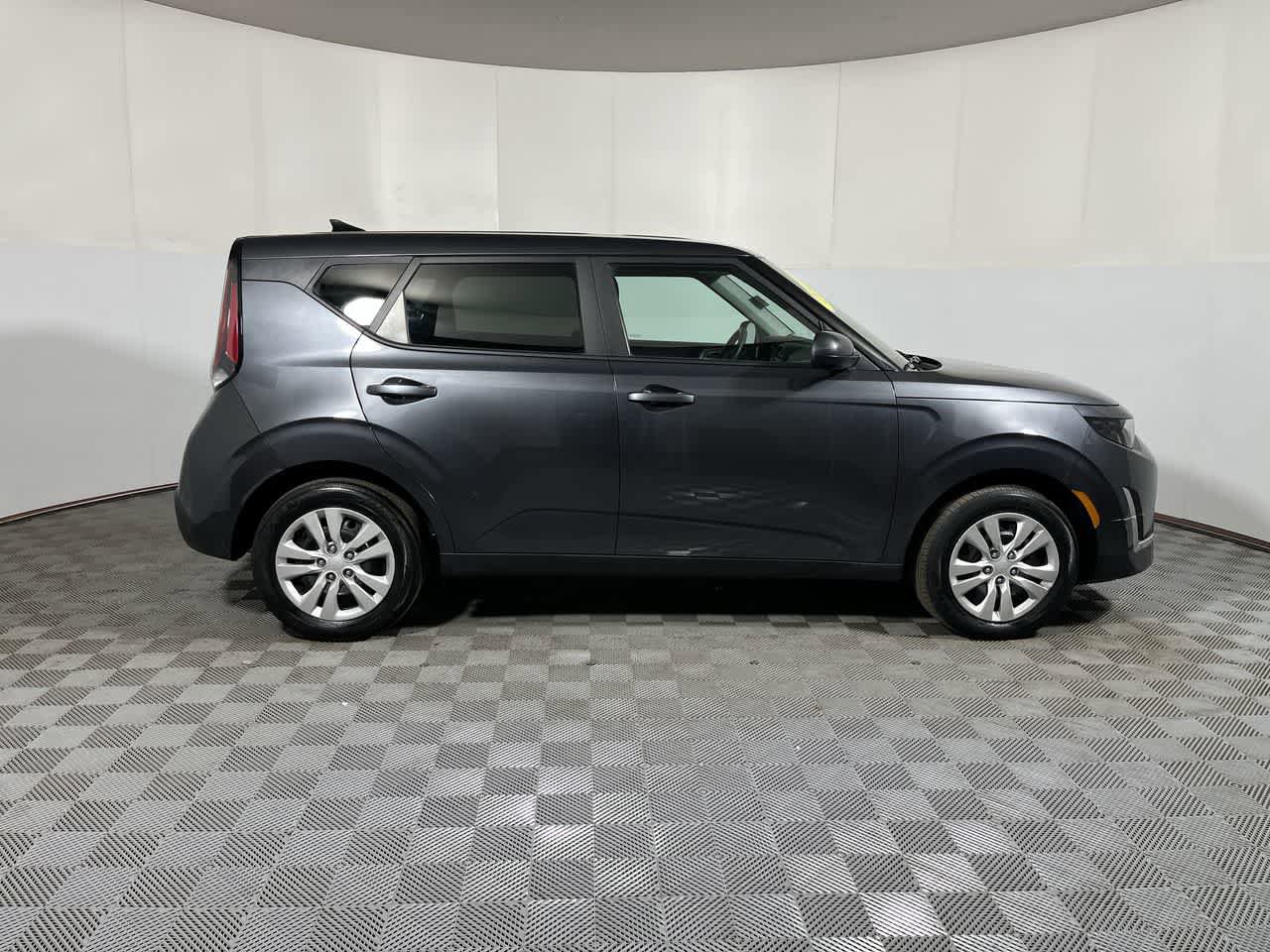 Used 2023 Kia Soul LX image 9