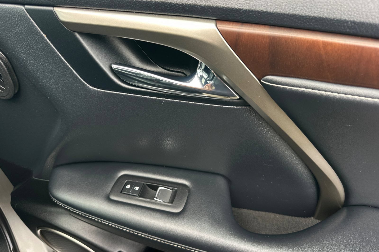 Used 2022 Lexus RX 450h AWD w/ Premium Package image 22