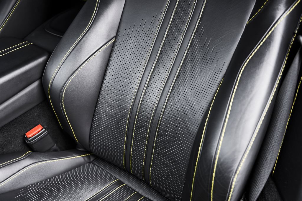 Used 2023 Aston Martin V8 Vantage Coupe RWD image 38