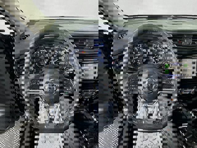 Used 2018 Nissan Rogue SV w/ Sun & Sound Touring Package image 10