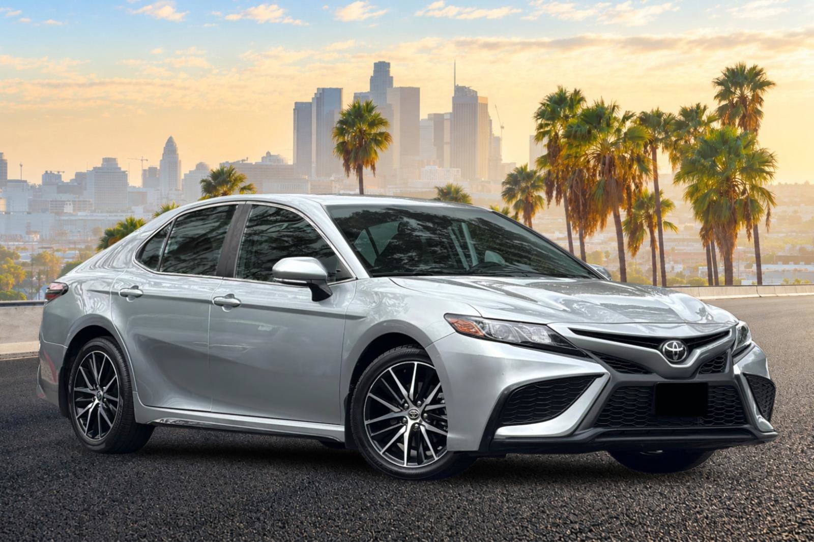 Used 2023 Toyota Camry SE w/ Convenience Package FWD image 2