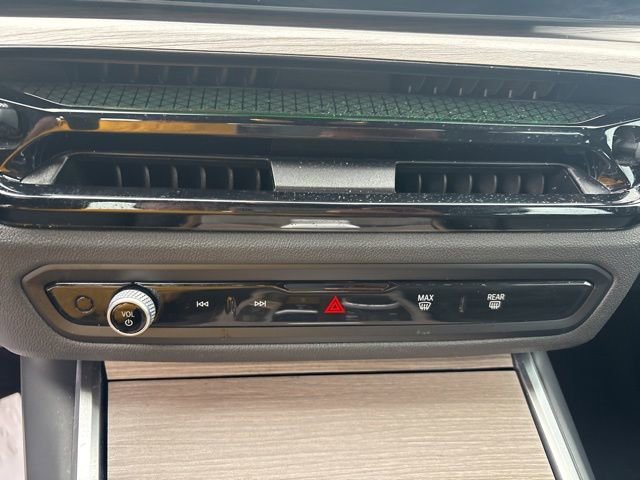 Used 2025 BMW 330i Sedan image 17