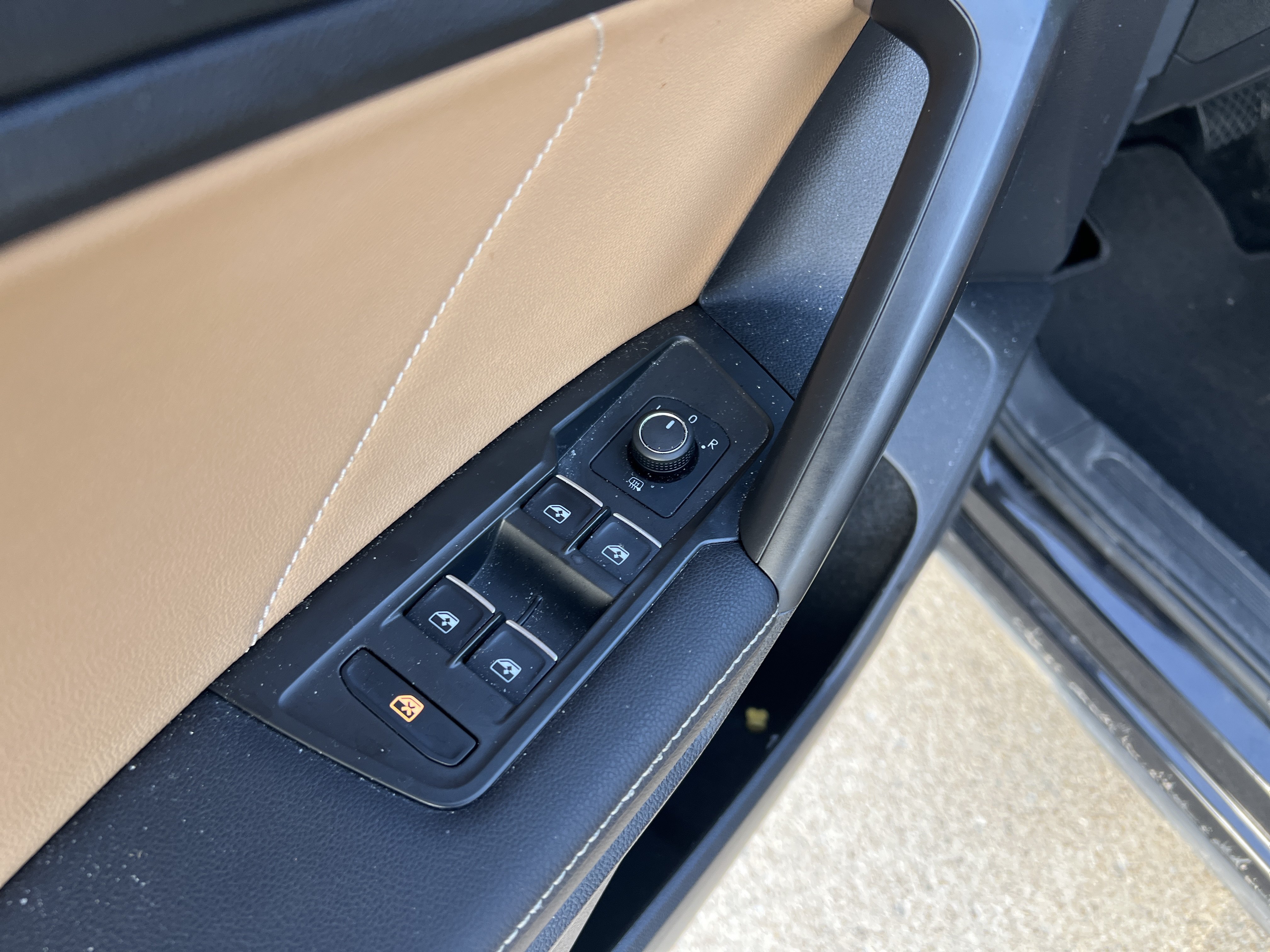 Certified 2023 Volkswagen Tiguan SE w/ Panoramic Sunroof Package FWD image 13