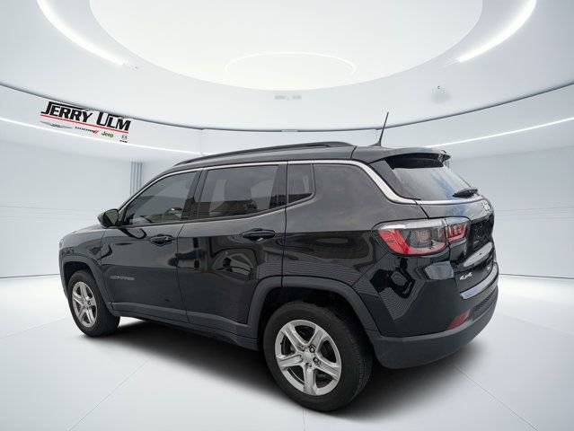 Used 2023 Jeep Compass Latitude w/ Sun and Sound Group AWD/4WD image 5