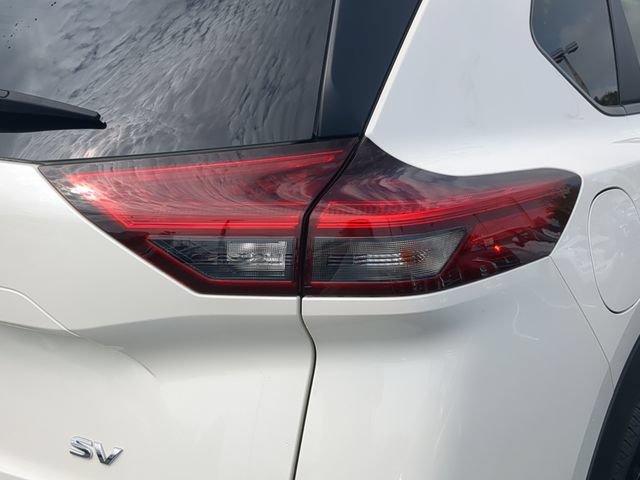 Used 2023 Nissan Rogue SV w/ SV Premium B Package FWD image 11