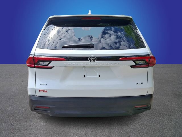 Used 2024 Toyota Grand Highlander AWD image 4