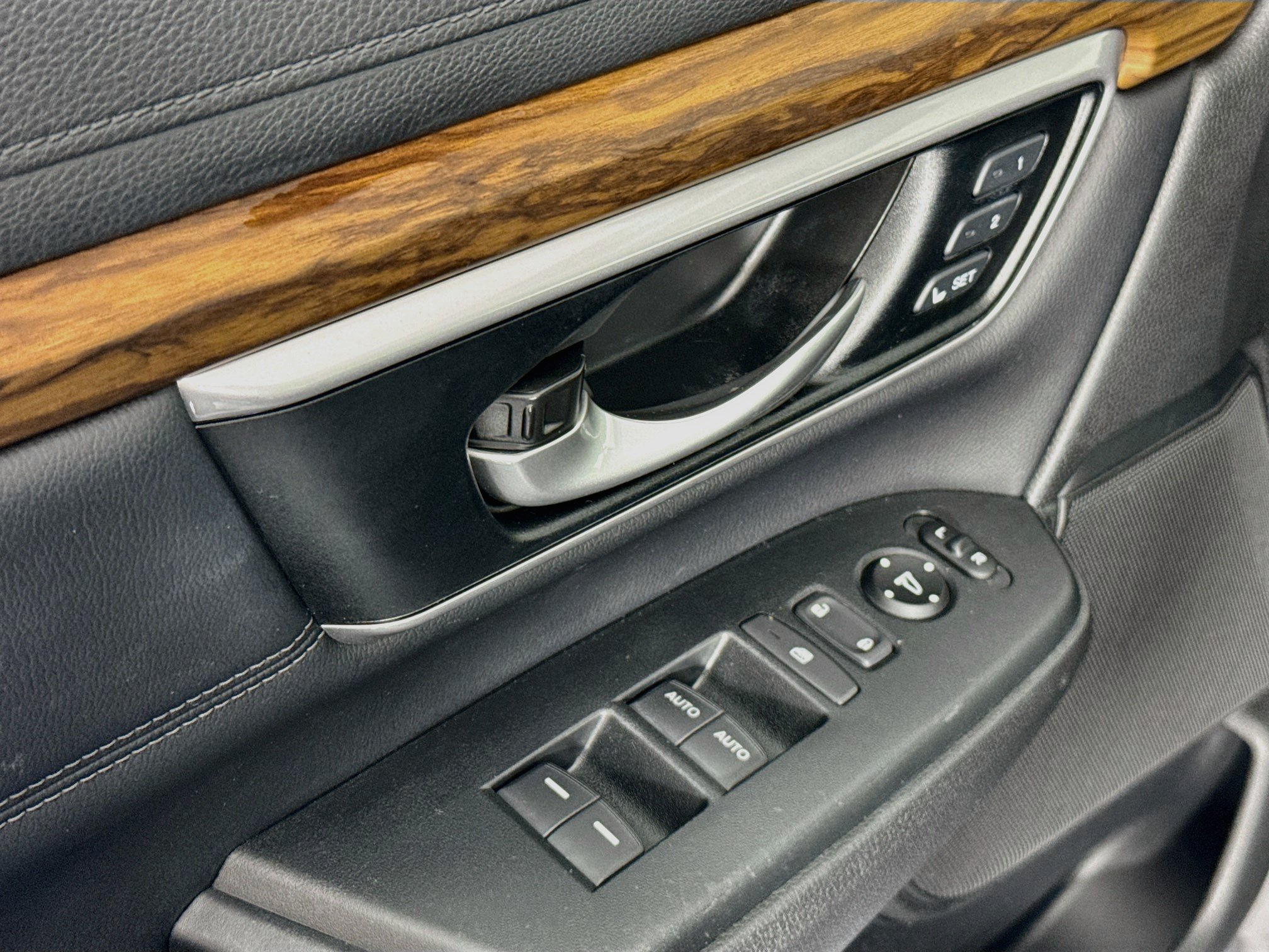 Certified 2018 Honda CR-V Touring image 18