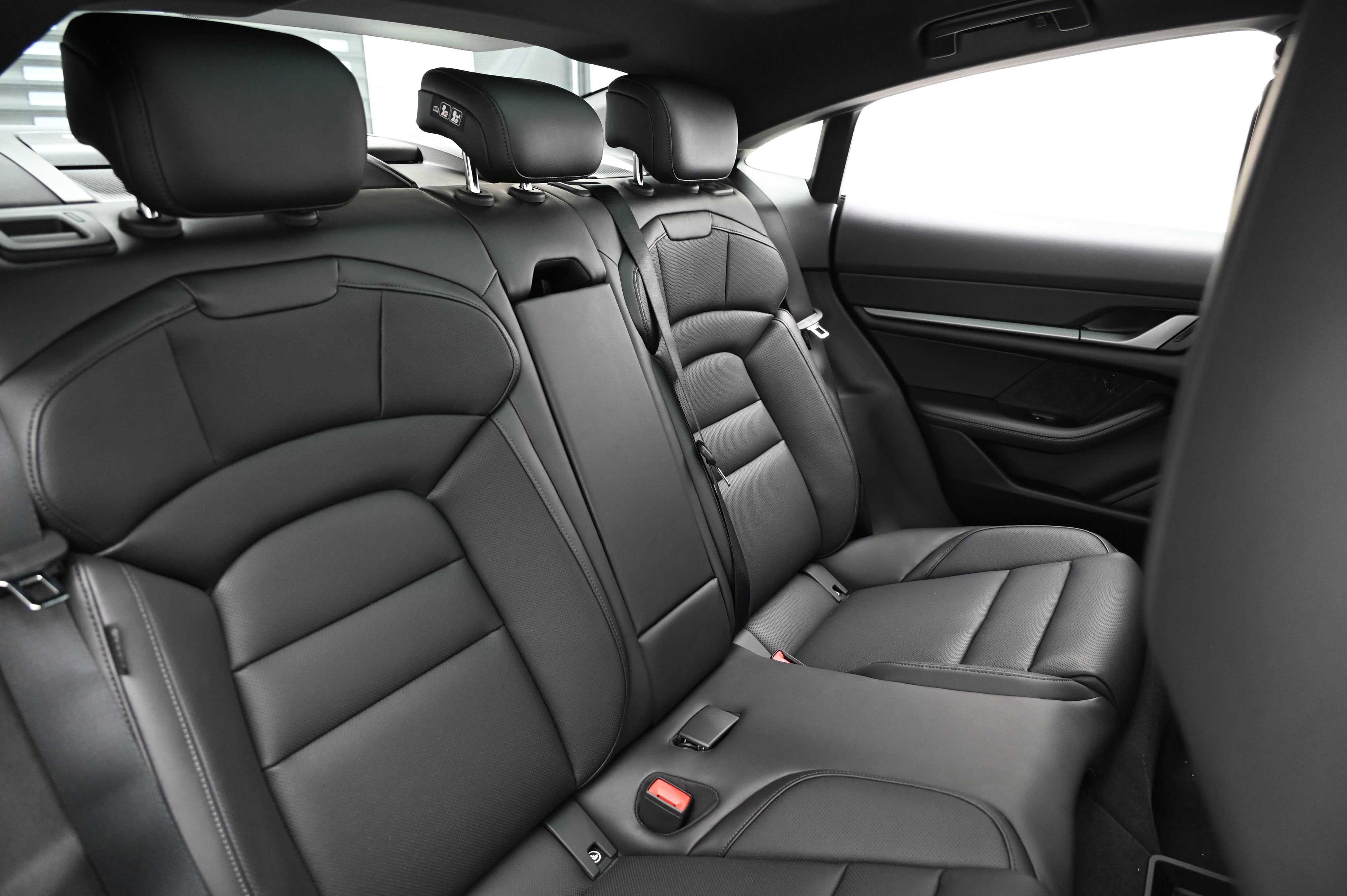 Used 2025 Porsche Taycan image 18