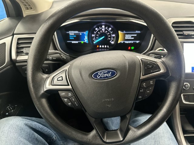Used 2020 Ford Fusion SE FWD image 19
