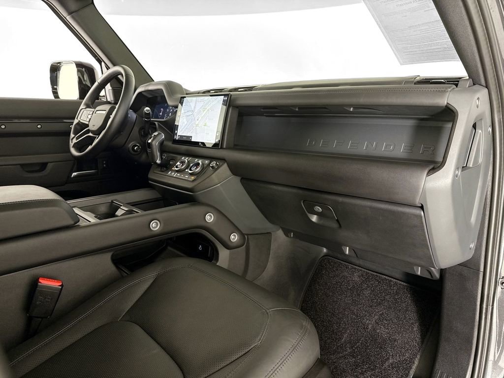 Used 2025 Land Rover Defender 130 S image 13