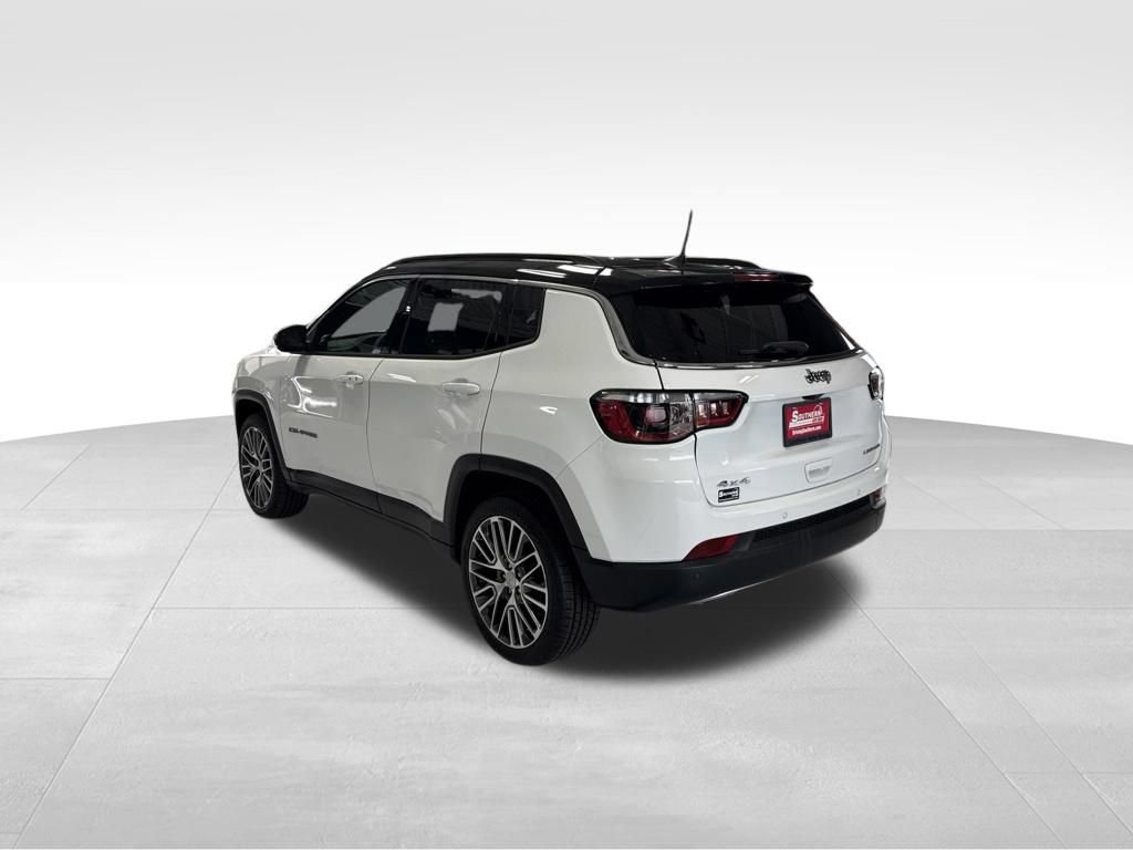 Used 2023 Jeep Compass Limited w/ Elite Group AWD/4WD image 3
