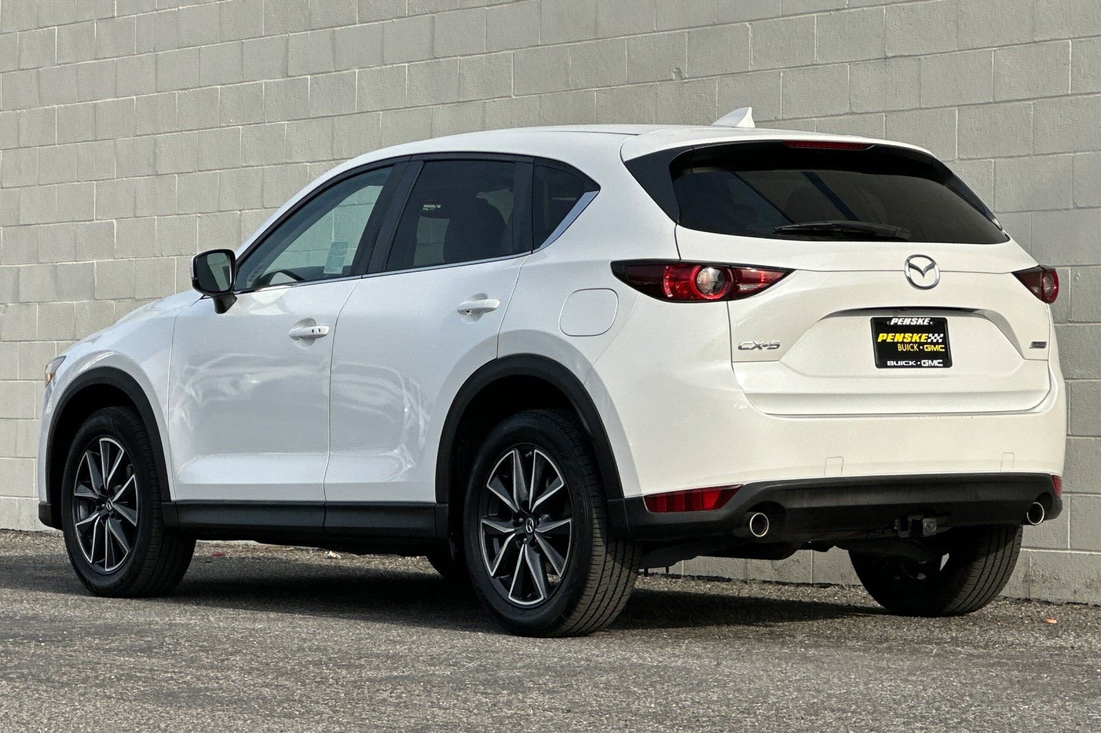 Used 2018 MAZDA CX-5 Touring w/ Preferred Equipment Package FWD image 6