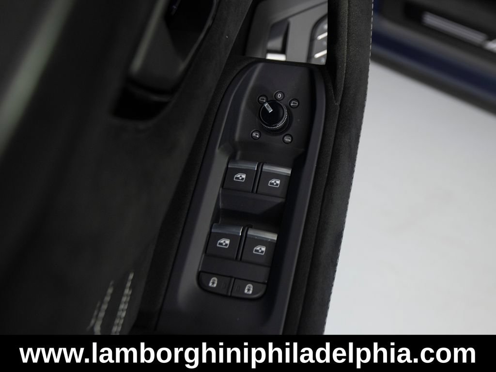 Used 2023 Lamborghini Urus Performante AWD/4WD image 14