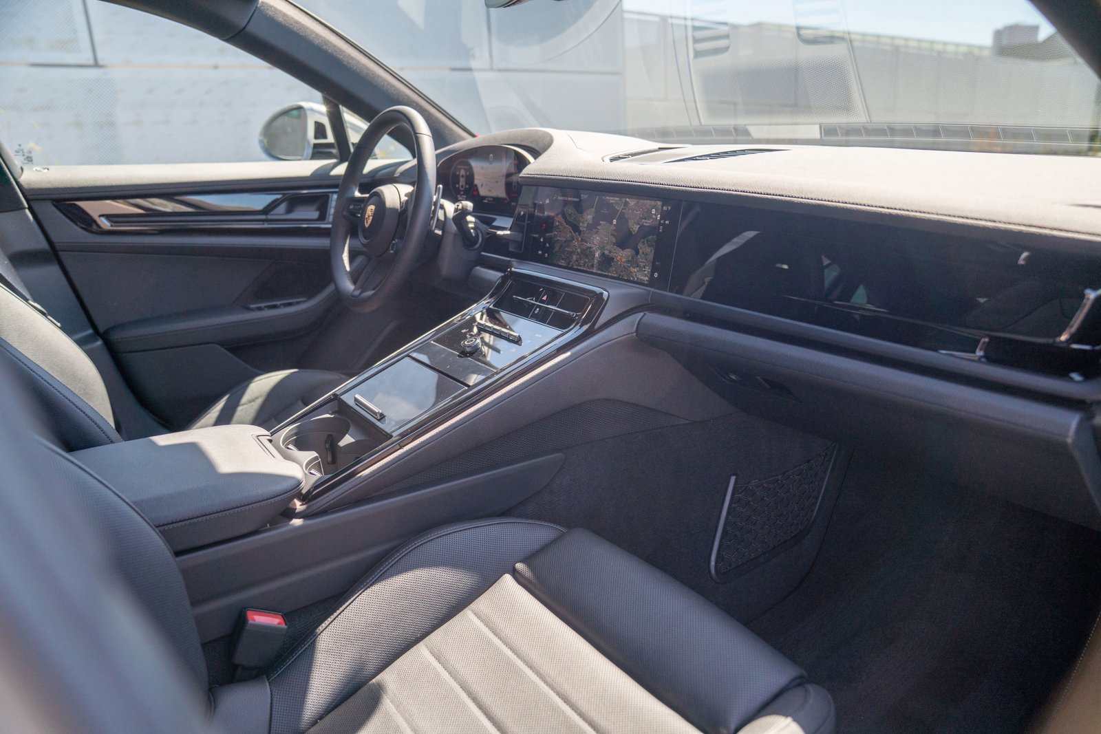 Certified 2025 Porsche Panamera 4 AWD/4WD image 25