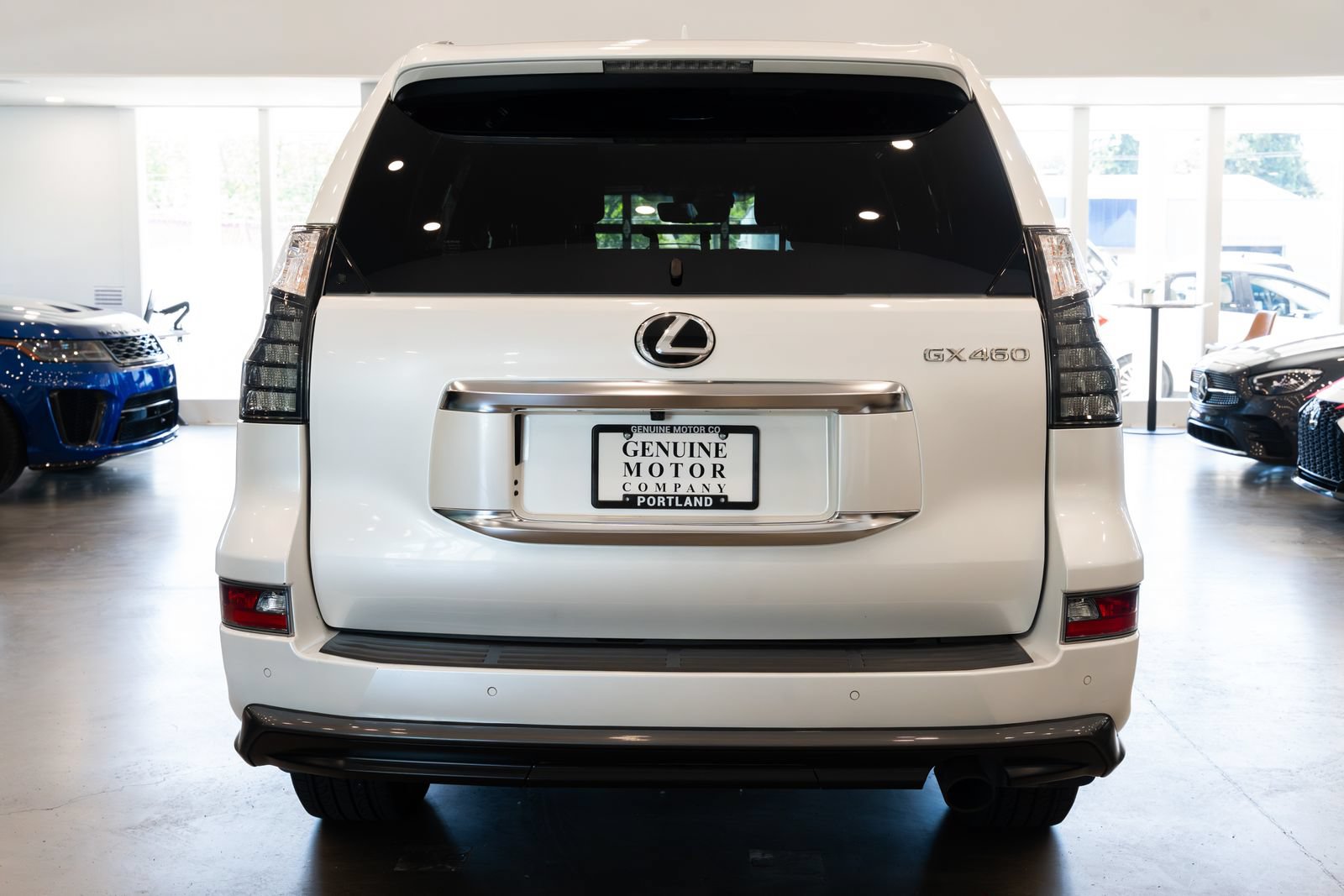 Used 2023 Lexus GX 460 Premium w/ Accessory Package AWD/4WD image 5