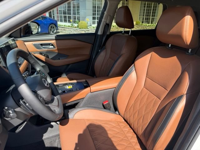 Used 2025 Nissan Rogue Platinum w/ Platinum Premium Package FWD image 10