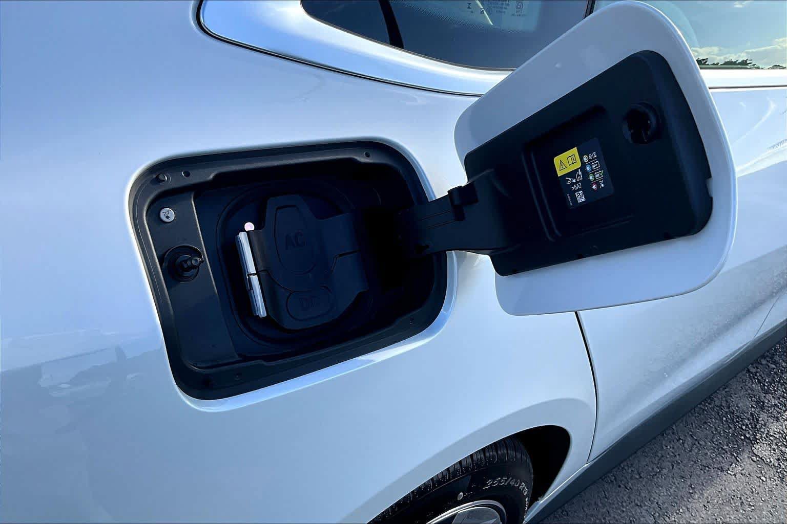 New 2026 BMW i4 eDrive40 w/ Premium Package RWD image 18