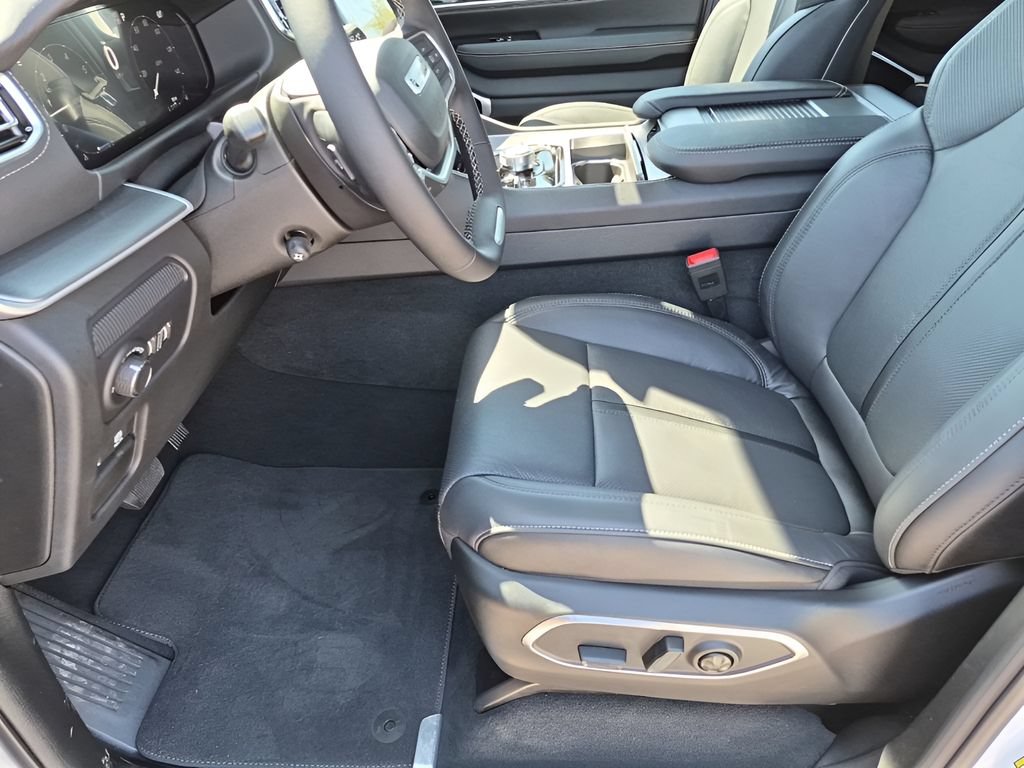 New 2026 Jeep Grand Wagoneer Limited AWD/4WD image 34